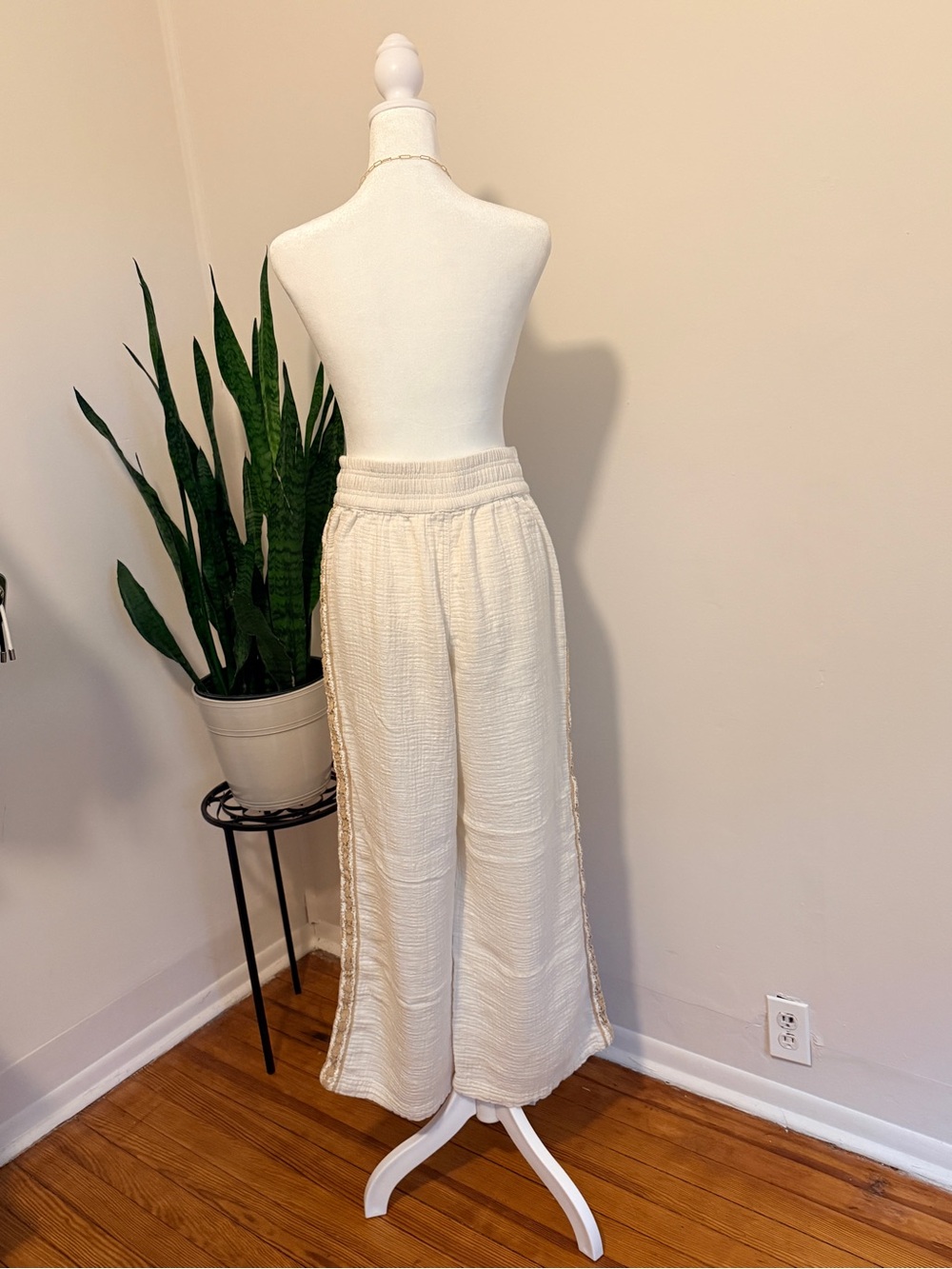 Aerie | 100% Cotton Cream Wide Leg Pants - Picture 4 of 10